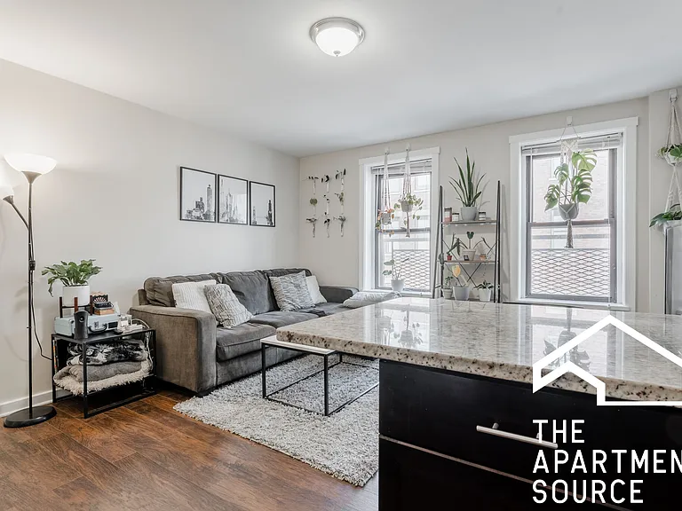 1501 W Fullerton Ave #2R — Photo 2