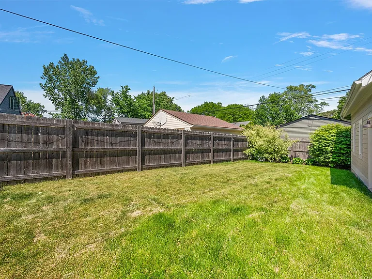 4420 Elmwood Ave — Photo 28