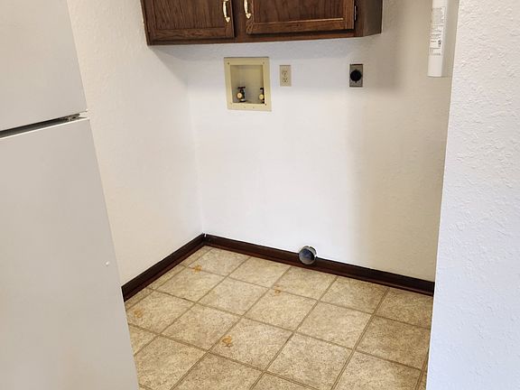 laundry hook ups