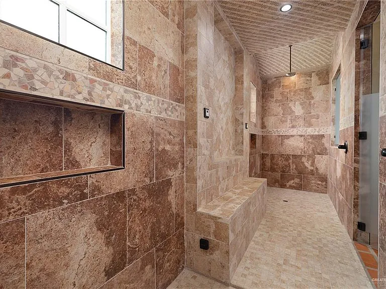 2304 Antigua Dr — Photo 31