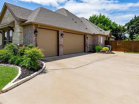4th image of 124 Claremont Dr