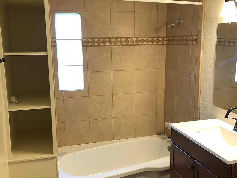 1419 E Hedrick Dr — Photo 9