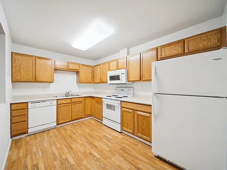 ReNew Bayshore Townhomes — Photo 9