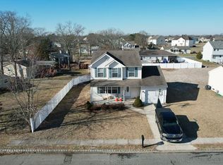 602 Richard Dr, Millville, NJ 08332