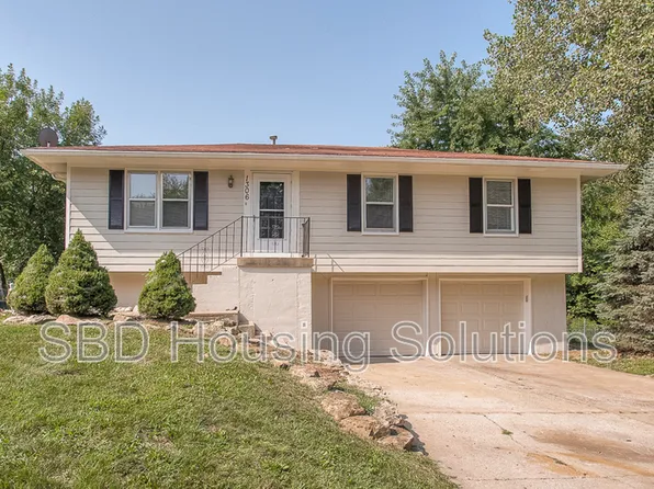 1306 SE Knight Cir, Oak Grove, MO 64075