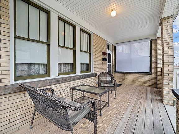 3rd image of 842 Lilac St