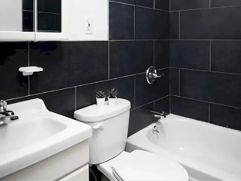 516 E 11th St #4B — Photo 6
