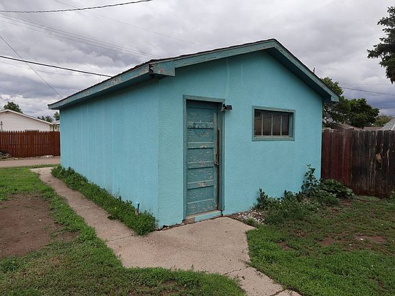 2nd image of 720 6th St SE