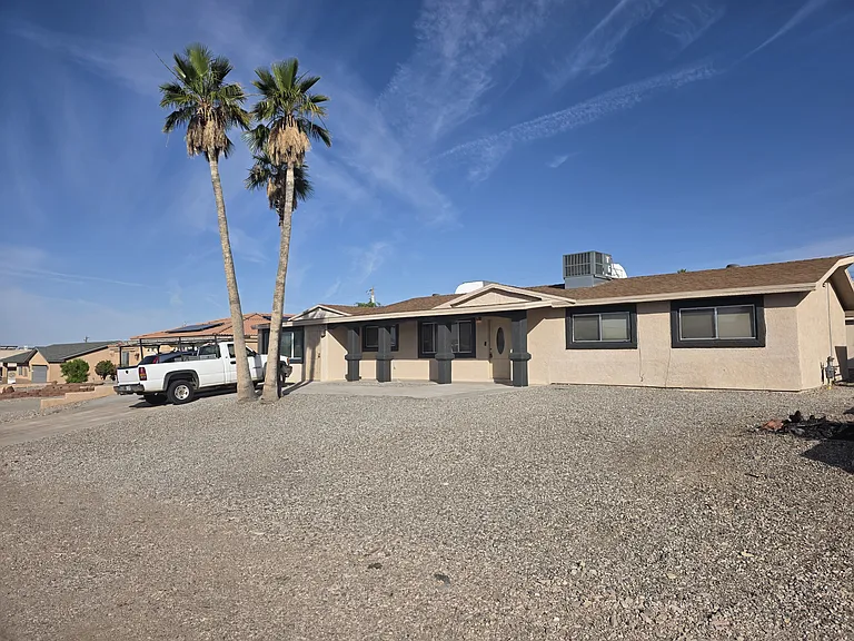 Whitecap Dr — Photo 1
