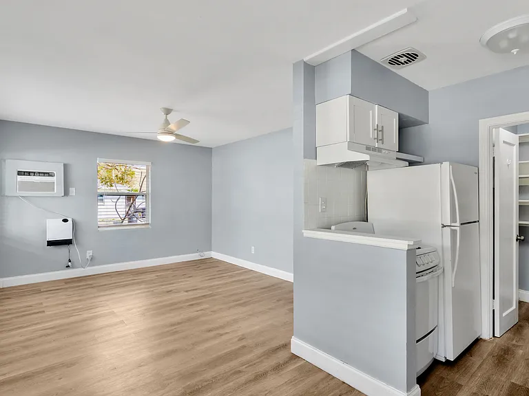 1233 Grove St — Photo 9