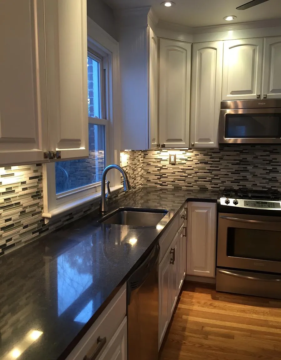 3 bed, 2400 sqft, $3,300 — Photo 2