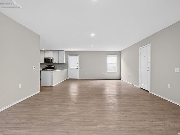 4th image of 13435 Ashworth Blvd