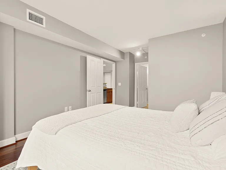 1220 N Fillmore St #810 — Photo 20