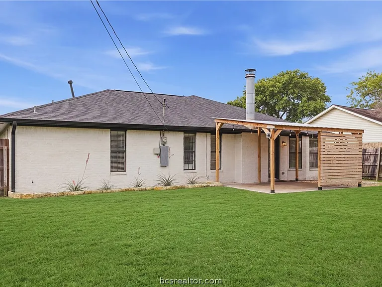 507 Lansing Ct — Photo 17