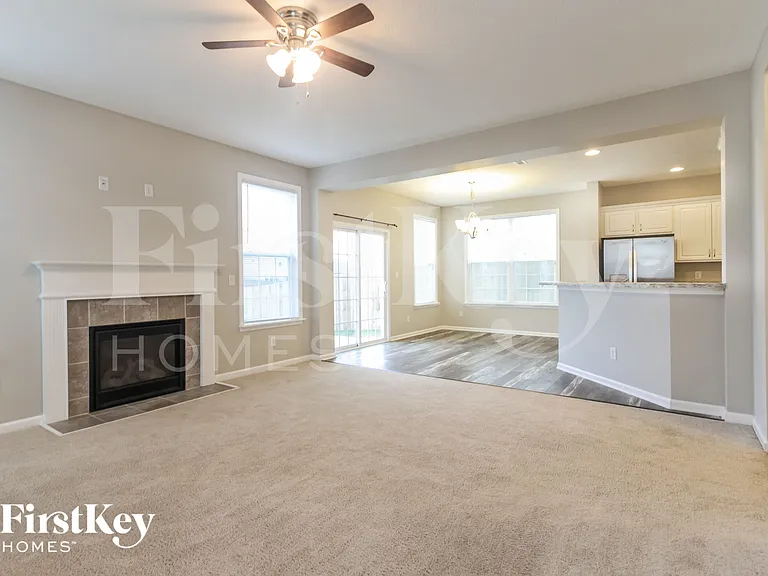 5776 Bluff View Ln — Photo 2