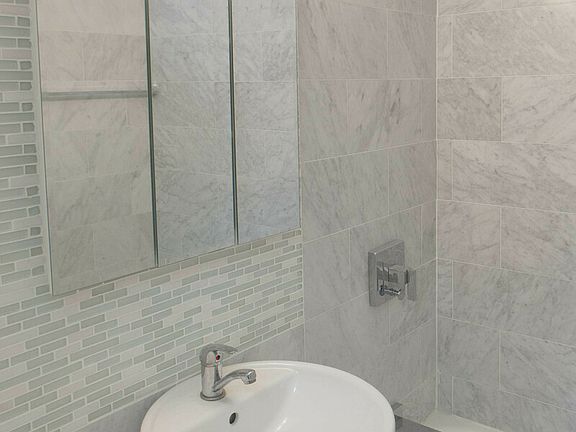 4th image of 333 E 46th St 3c-floor 3