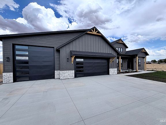 3rd image of 310 NE Greystone Loop