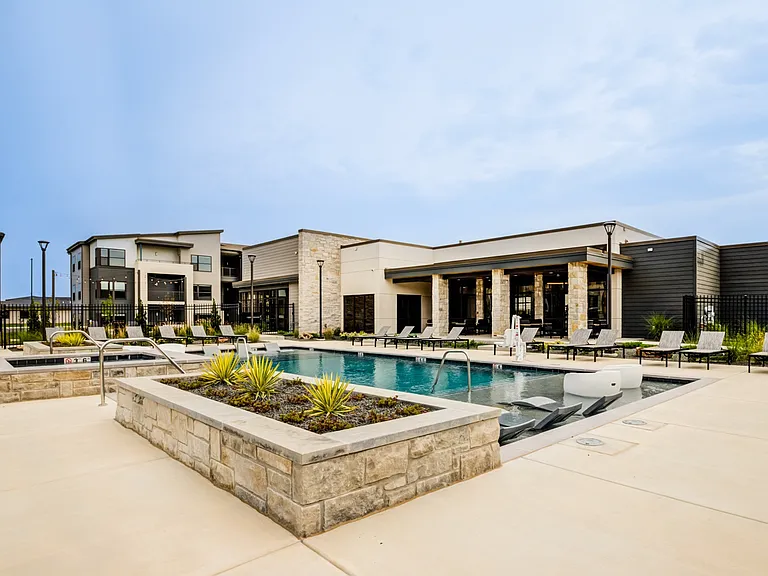 Ovation Apartments — Photo 25
