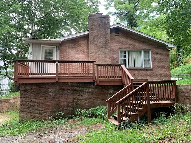 300 N Hampton Rd — Photo 2