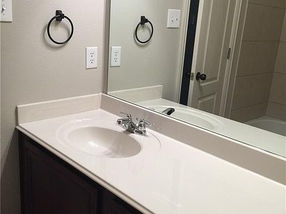 3rd image of 316 Niles Ct