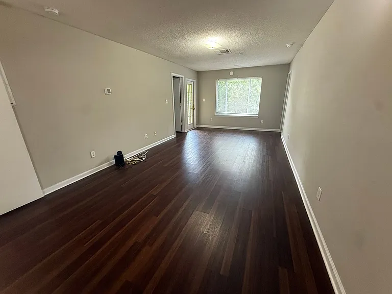 1500-204 Graduate Ln — Photo 3