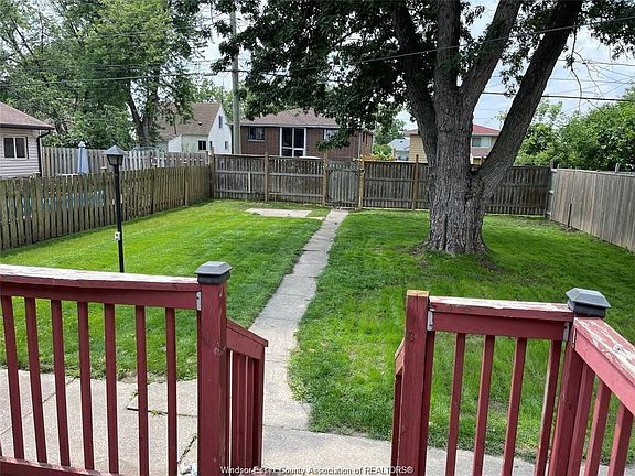3rd image of 1041 Askin Ave
