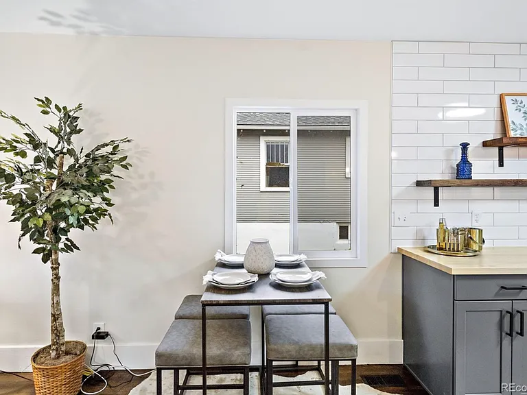 135 S Hooker St — Photo 5