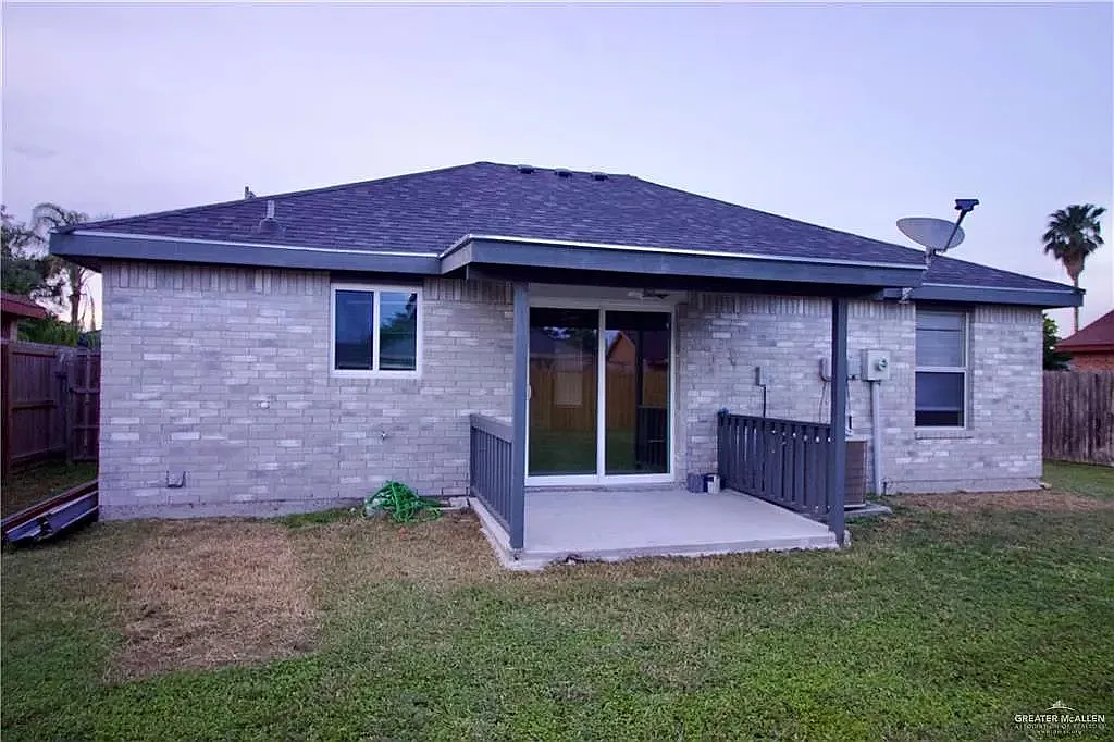 3 bed, 968 sqft, $1,295 — Photo 2