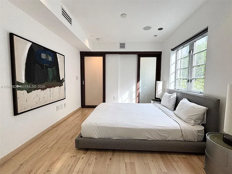 1520 Michigan Ave #1 — Photo 11
