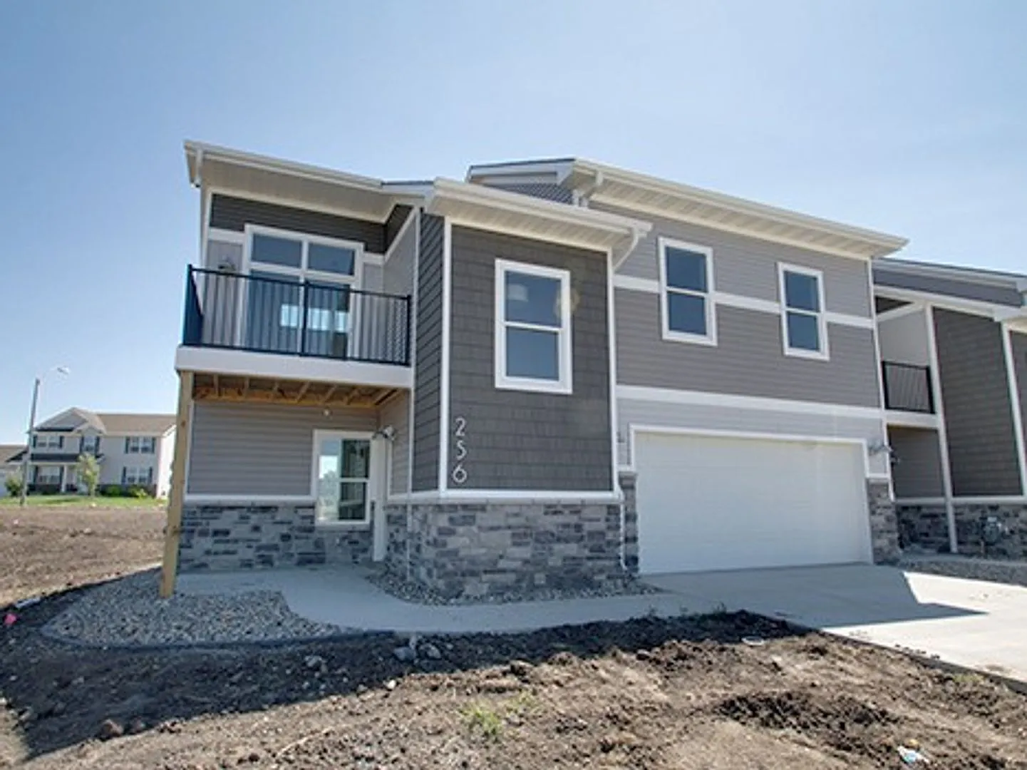 Boulder Pointe Townhomes — Photo 1