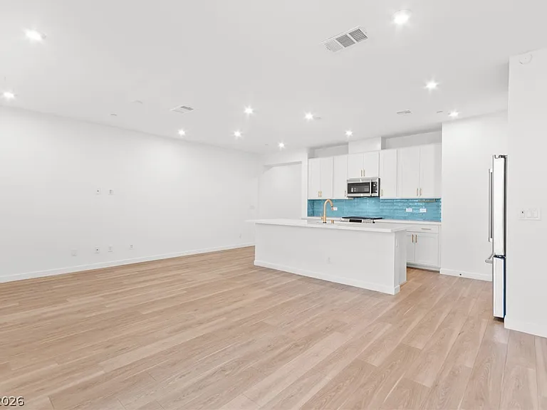 680 Echelon St — Photo 24