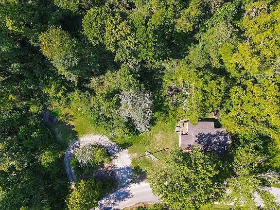 4th image of 313 Briar Ave W