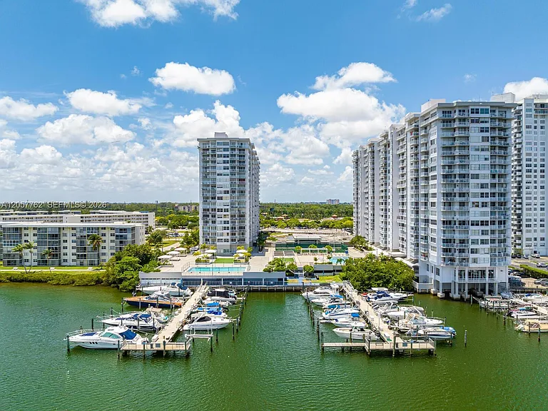 18071 Biscayne Blvd #603 — Photo 32