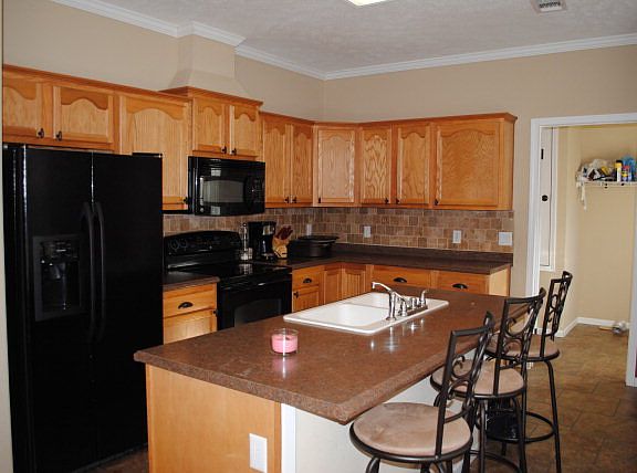 3rd image of 135 Fern Ln