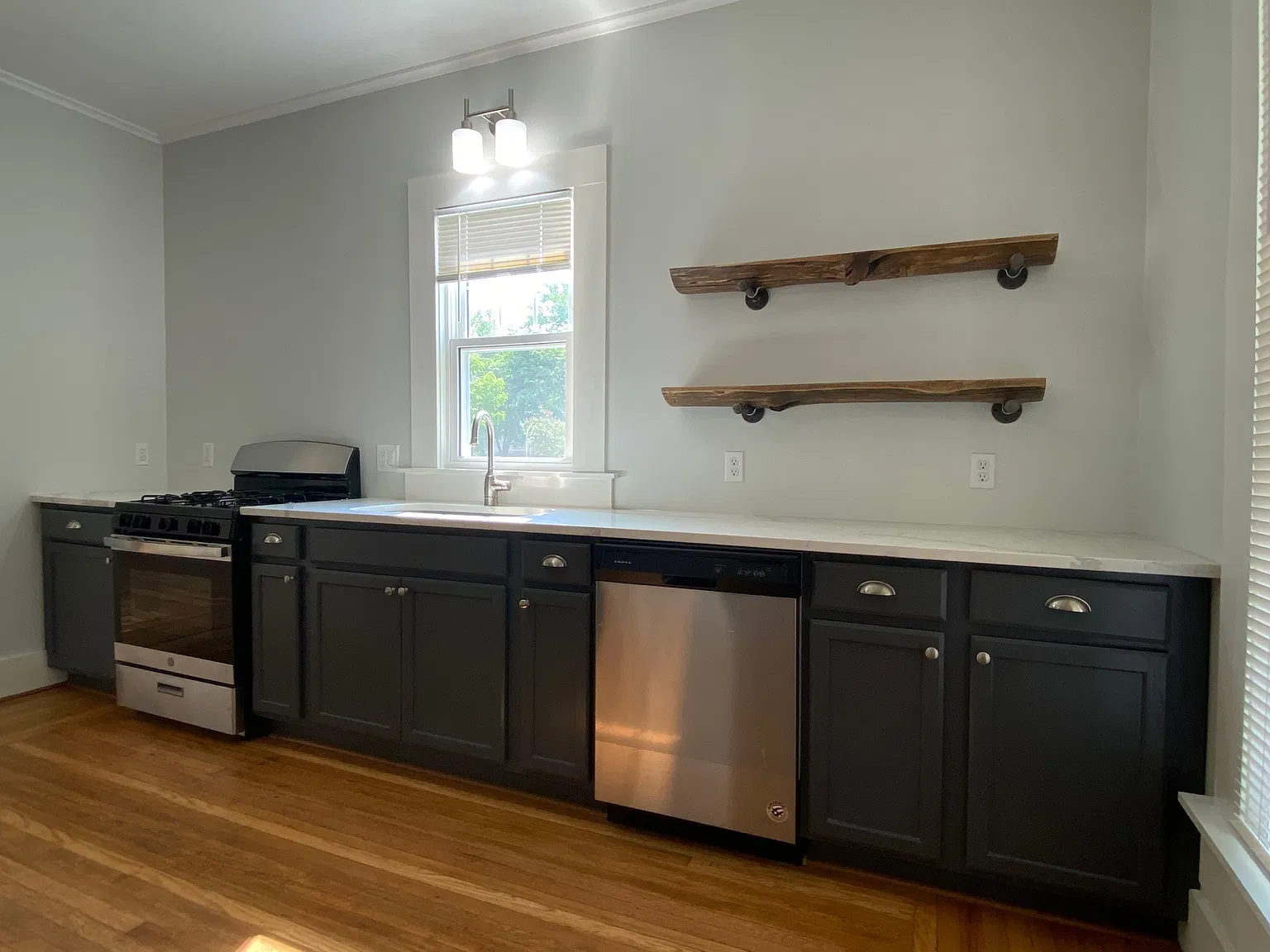2 bed, 1026 sqft, $1,600 — Photo 3