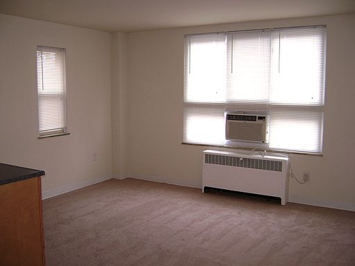 5th image of 518 E Town St APT 406