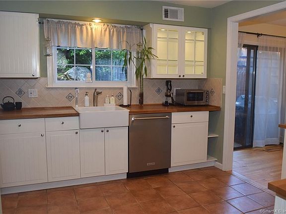 4th image of 44 Columbus Pl #B7