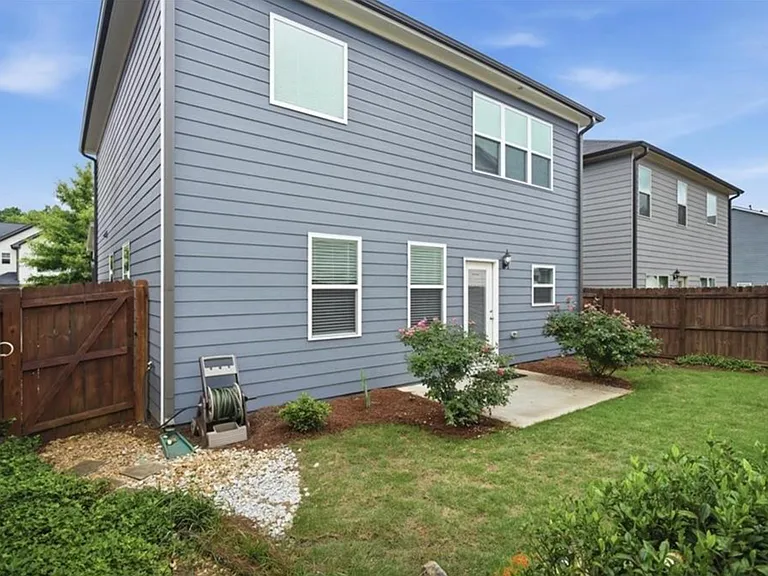 585 Summit Point — Photo 22