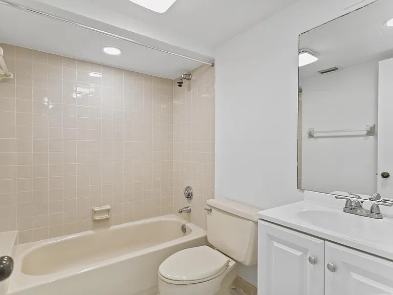 1400 NW 9th Ave #B-14 — Photo 25