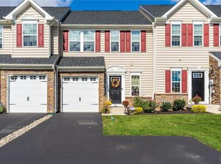1105 Westminster Dr, Breinigsville, PA 18031