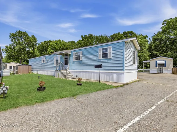48 Pine Creek Village, Hazlet, NJ 07730