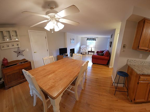 eat in kitchen 