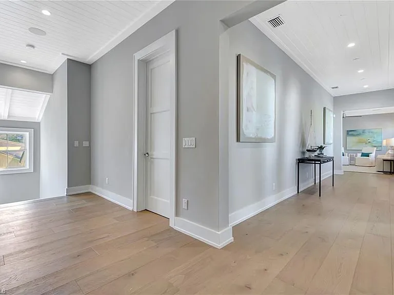 160 Broad Ave S — Photo 25