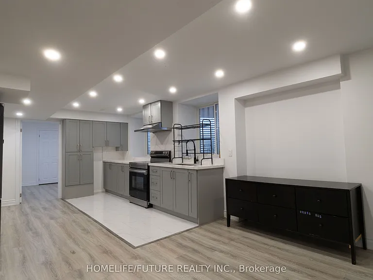 72 Sandford Cres #BASEMENT — Photo 5