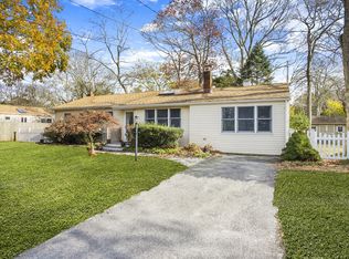 147 Springville Rd, Hampton Bays, NY 11946