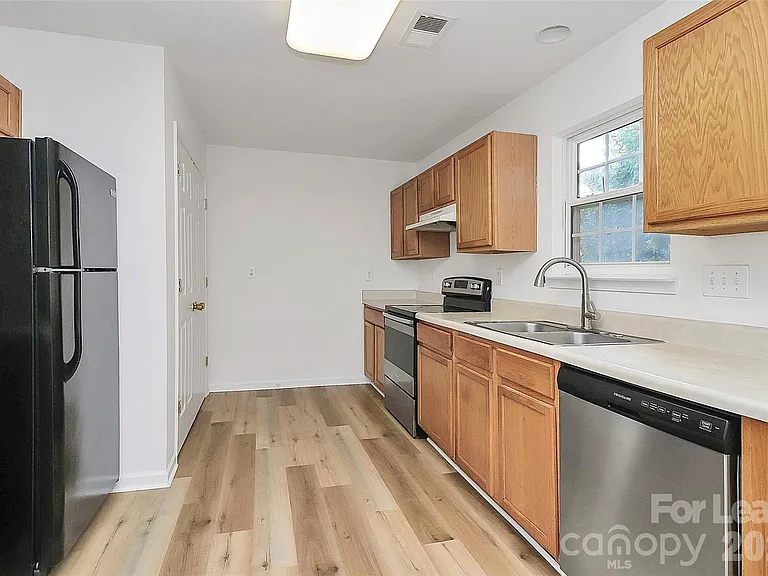 1215 McAllister Dr — Photo 12