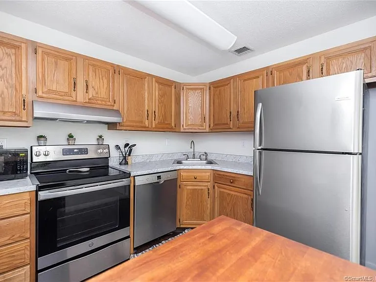 Twin Circle Dr — Photo 3