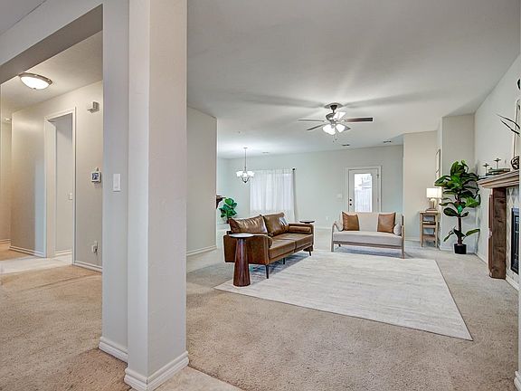 3rd image of 4428 Sandhill Dr