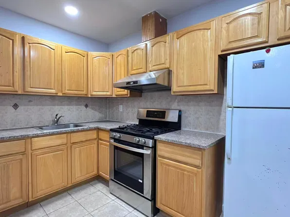 82 Bay 17th St #2, Brooklyn, NY 11214