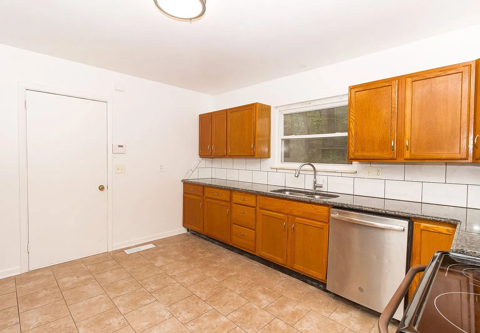 3 bed, 1.5 bath, 1456 sqft, $1,450 — Photo 4